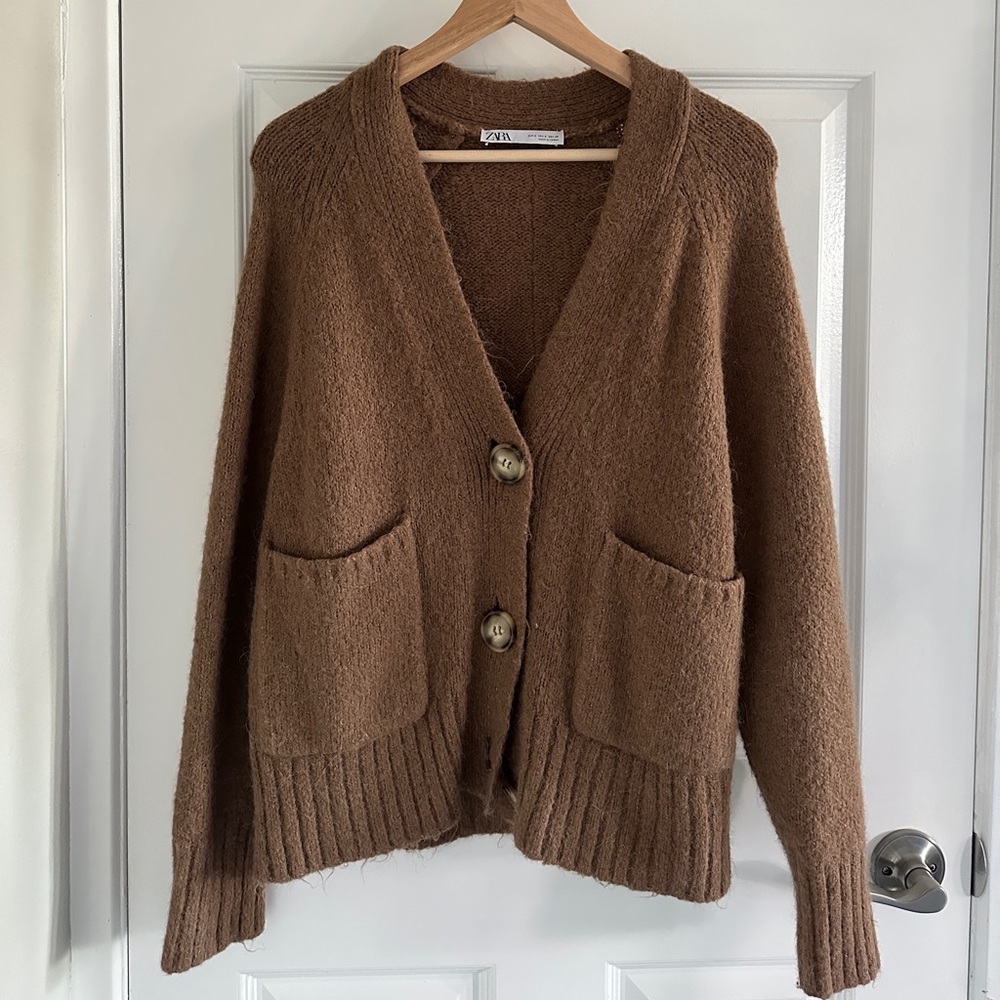 Oversized Brown Zara cardigan with pockets